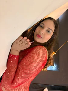 scarlett_duvall Elegance with a hint of danger Foto 3