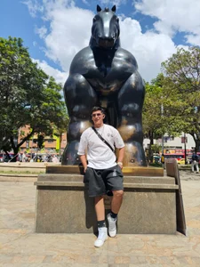 Hiroshi_Shen I'M SHOWING YOU MEDELLIN, COLOMBIA😍💥🌹 Hình 3
