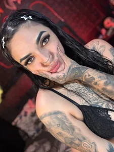 noctara_vossのsexy lips 🖤の 2枚の写真
