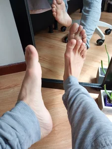 Carringtonhot kullanıcısının Feet albümü -  3 fotoğraf