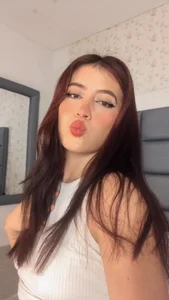 Public od BrunnetAri_  5 snímek