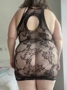 bea_french_curvy Public Pic 6