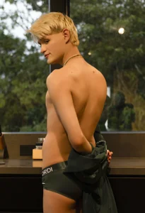 VladHellsing4 IN THE KITCHEN Foto 2