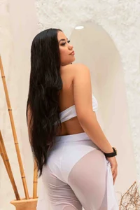 A day at the Pool with me🌞 de Jazmiinee  2 Imagens