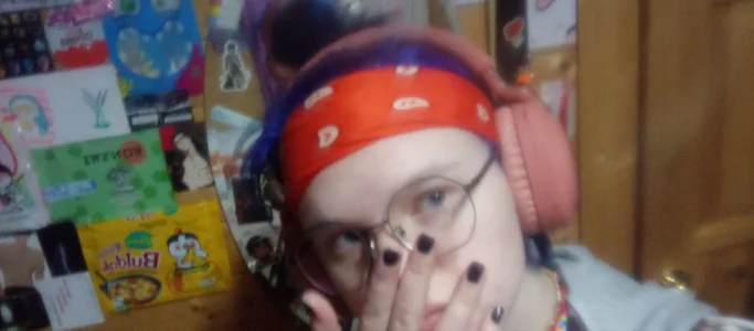 CurlaPettyBom what kind of music do you like to listen to? Pic 3