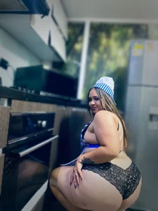 LucyOwen_18: Your chef🥵👩🏻‍🍳 ( 3 фото)