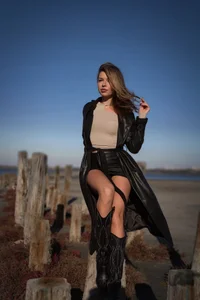 Leather temptation on me🔥🖤 de Real_Tini  5 Imagens