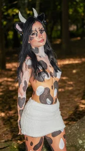 emily_dempsey kullanıcısının Moo-vingly Provocative 🐮 albümü -  4 fotoğraf