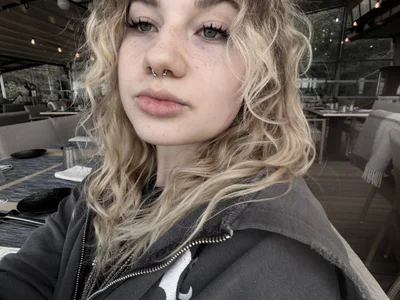 KhloeBlondie Public Pic 2