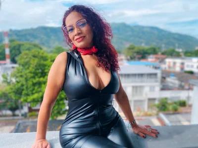 Kasandra_Gomez admiring the landscape Immagine  3