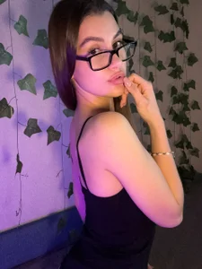 LiseVener Bed purple tones 🤤 Pic 5