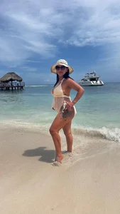 veronika_naughty Wonderful island of sun and white sand Foto 5