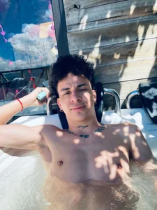 Maxxx_bigcockxの🍀🏞️☀️☀️の 3枚の写真