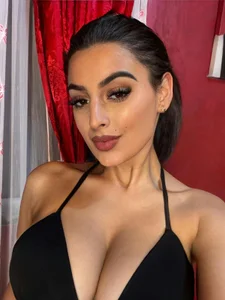 Confidence with a touch of red od VallerieJones  snímek