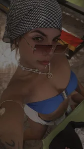 AngelSwift: Public ( 2 фото)