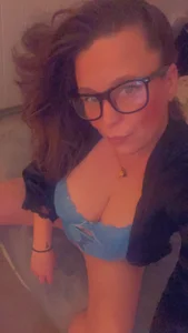 London-MollyX Public Pic 4