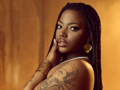 SheilaCoopers_ Beware of falling into my hypnotic hands Immagine  4