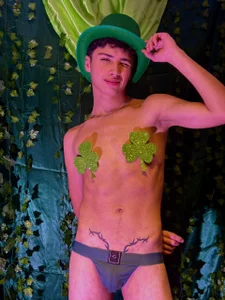 JoshClaarktt Happy Saint Patrick's Day 🍀💰🌈 รูป  9