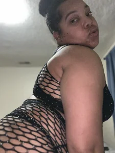 Yonniiii Goddesss Yonni black outfit Pic 4