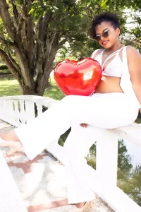 conielaurenth love more 😏💋 Pic