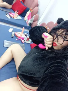 CHIARAJJONES i Waiting for u in my room Pic 4