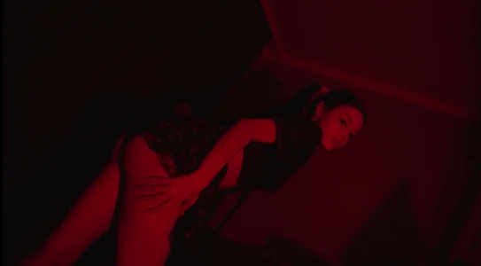 TracieArrocha RED ALERT Bilde