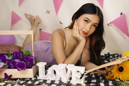 Ambar_Cullen Between pages and petals🌹🦋 Kuva 5