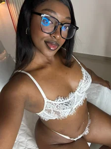 YallianaBrooks: Sexy lingierie 🤍 ( 4 фото)