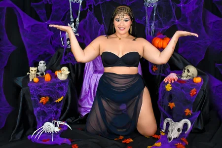 XiommyMorriss Seductive Witch Energy Foto