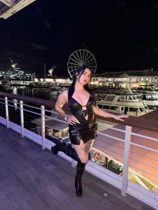 SelenaRamirez Public зображення 2