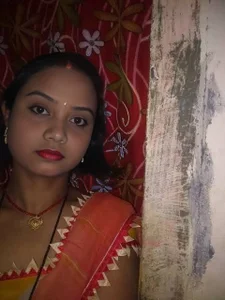 Pyasi-bhabhi Public Pic