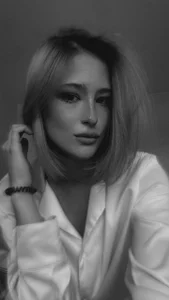 KelsieKrieser Black & White Immagine 