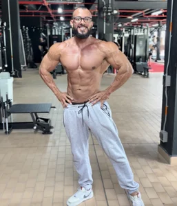 karymmusclet777 gym motivation Foto