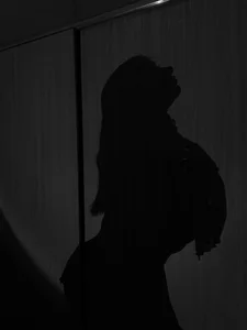 AtheneaRossiのShadowsの 7枚の写真