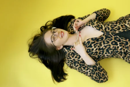 Charmy_GracyのStylish and charismatic in a jacket and underwearの 4枚の写真