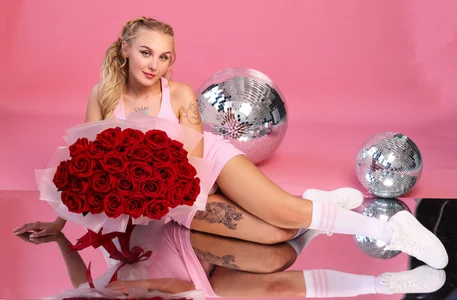 LianaFord Beautiful like these flowers Foto 5