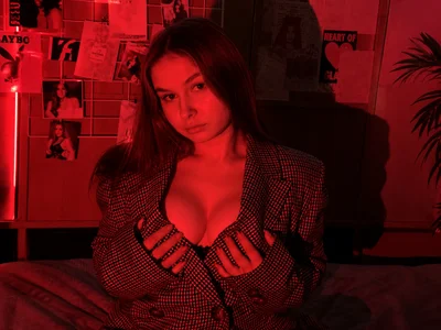 NicoleBelliniPublic图片