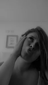 mia_stook a kiss Pic