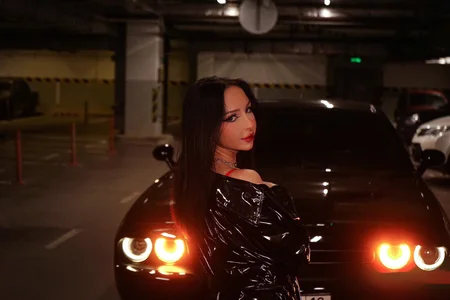 Lina_Thornton_ black latex and black dodge Pic 7