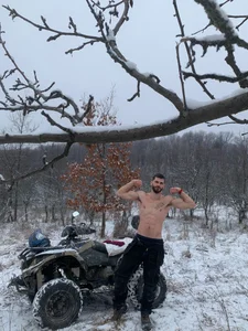 MauroTwinのstrongの枚の写真