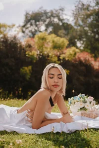 mia-reeves Let's have a date Immagine  2