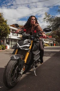 SamanthaAntolin Motorcyclist girl 🏍 Pic