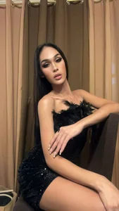 TheHugeCockBella Public Pic 4