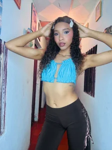 sensitive_brunetteの2025の 3枚の写真