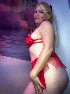 Nicolle_Milf Public Pic 9