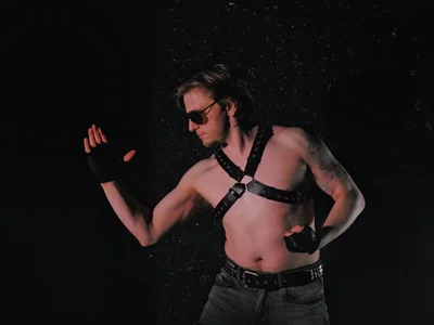 Vincent_Hardman Leather Man VS Skin Man 사진 2