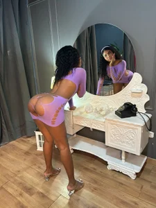 Purple Desire with big Ass de SunnyPage  2 photos