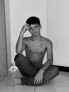 Ian_Castillo_ black and white 🤍 Foto 2