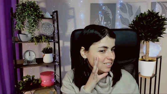 MartaEdams ❝ Strong people do not like witnesses to their weakness. ❞ Foto