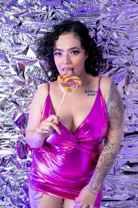 KayllaEvanss_I feel so alone on a Friday night图片